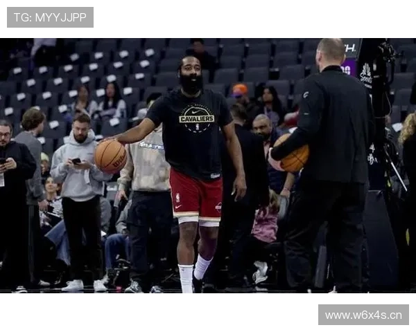 哈登复仇活塞带领骑士8胜1负 米切尔场边助威